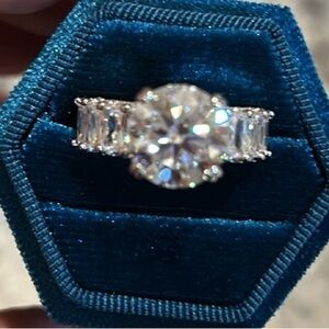 Dazzling 925 Sterling Silver 5 carat Engagement Ring